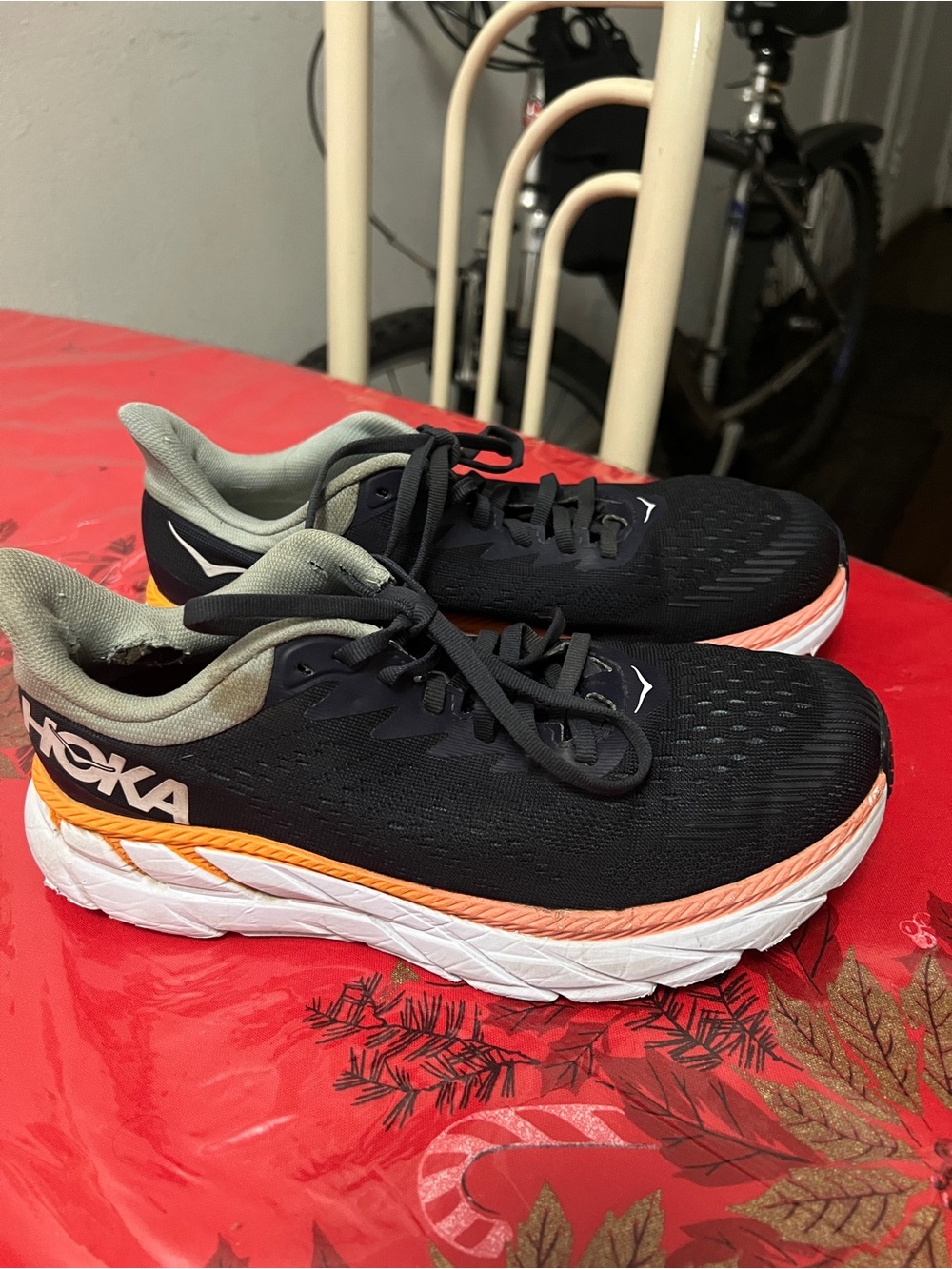 Hoka women’s clifton 7 running shows black iris blue haze Sz 8